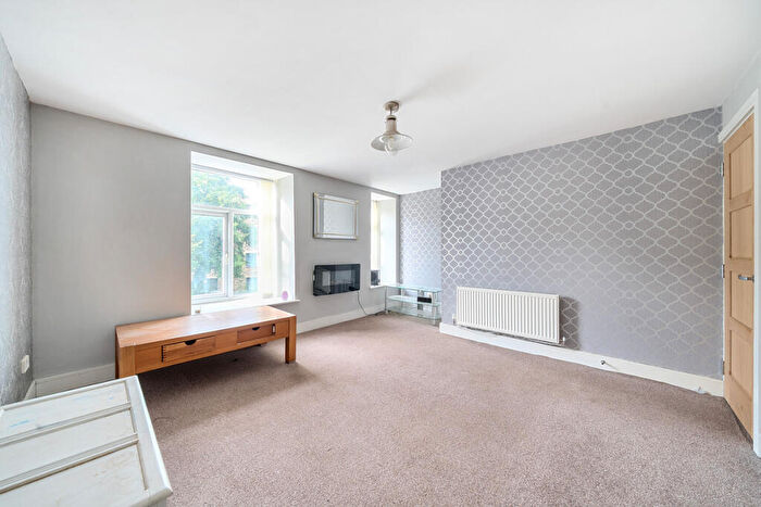 3 Bedroom Maisonette For Sale In Mottram Road, Stalybridge, SK15