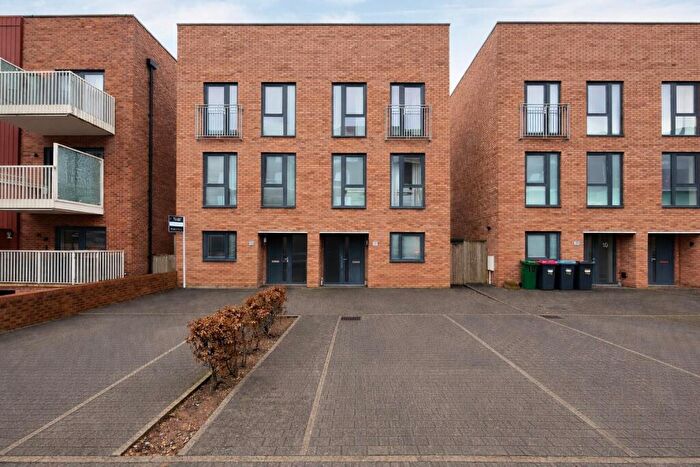 4 Bedroom Town House To Rent In Henrietta Way, MK9
