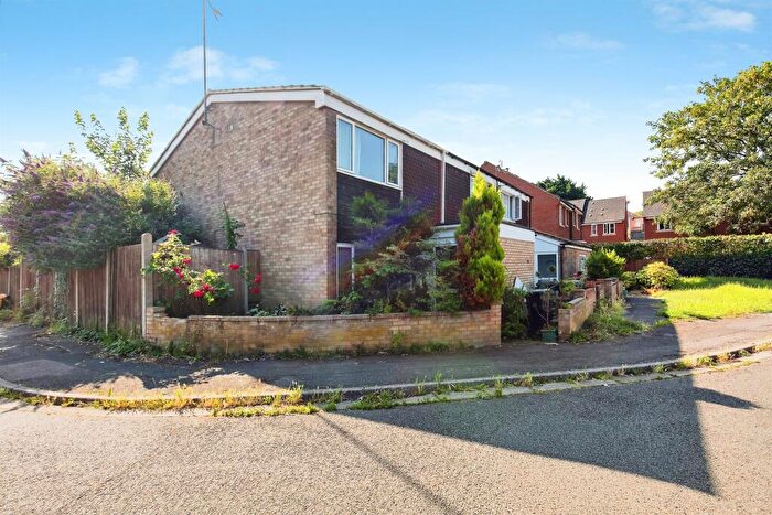 3 Bedroom End Of Terrace House For Sale In Ponds Close, Raunds, NN9
