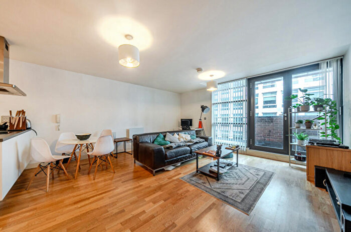2 Bedroom Apartment For Sale In Lower Byrom Street, Manchester, Greater Manchester, M3