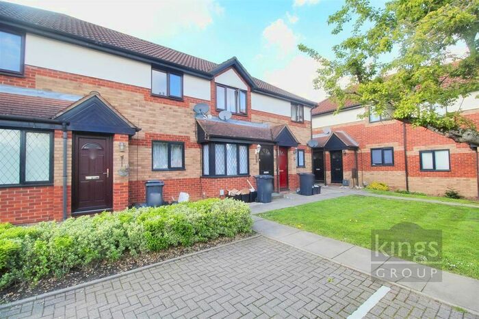 2 Bedroom Maisonette To Rent In Hollybush Way, Cheshunt, Waltham Cross, EN7