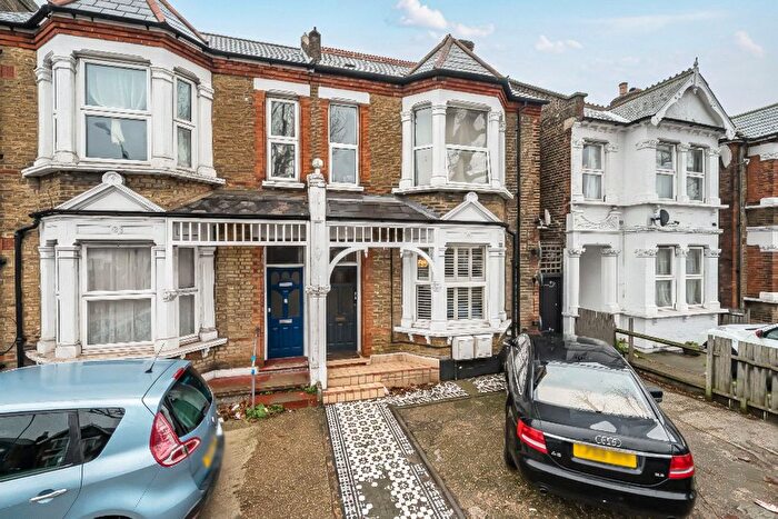 2 Bedroom Flat For Sale In Brownhill Road, London, SE6