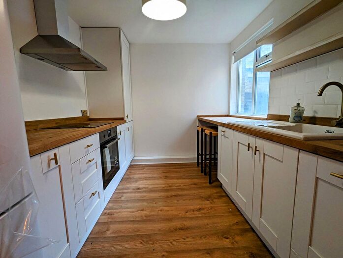 2 Bedroom Flat To Rent In Birkbeck Grove, London, W3