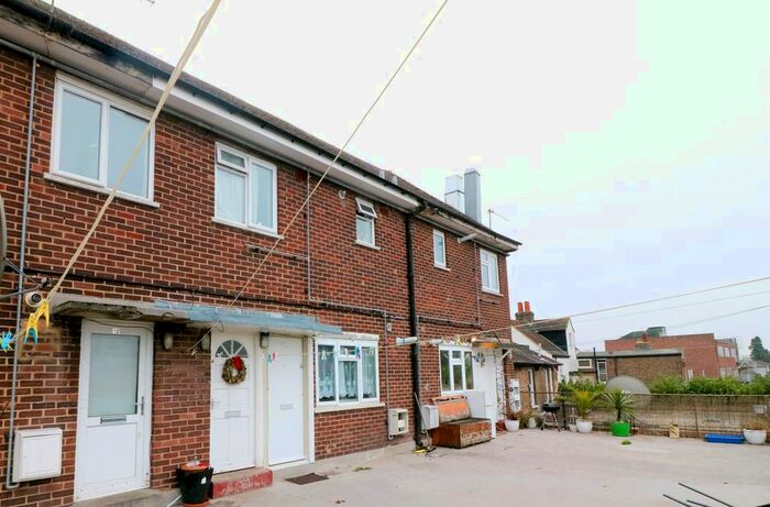 1 Bedroom Flat To Rent In Turners Hill, Cheshunt, Waltham Cross, EN8