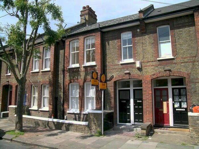 2 Bedroom Flat To Rent In Tennyson Street, London, SW8