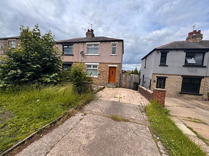 3 Bedroom Semi-Detached House For Sale In Sticker Lane, Bradford, BD4