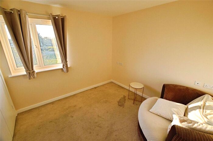 2 Bedroom Apartment To Rent In Bell Close, Laindon, Basildon, Essex, SS15