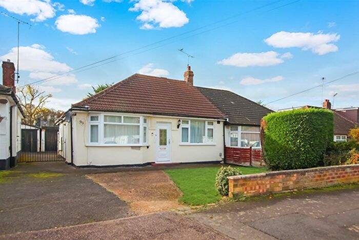 2 Bedroom Semi-Detached Bungalow To Rent In Harrow Way, Watford, WD19
