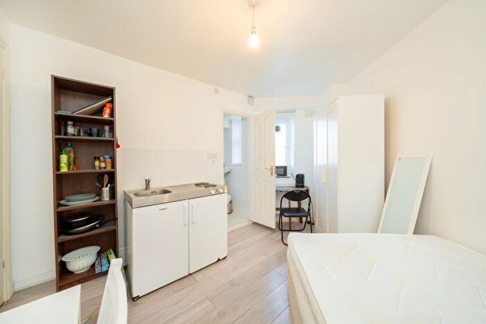 Flat To Rent In The Grange Estate, London, N2