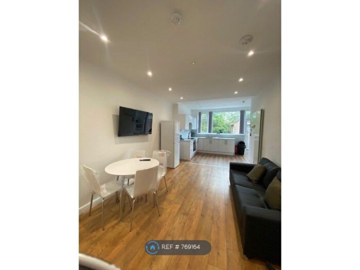 6 Bedroom Semi-Detached House To Rent In Formby Avenue, Stanmore, HA7