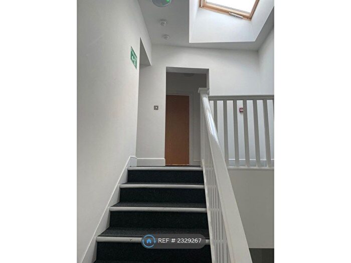 2 Bedroom Flat To Rent In Knights Hill, London, SE27