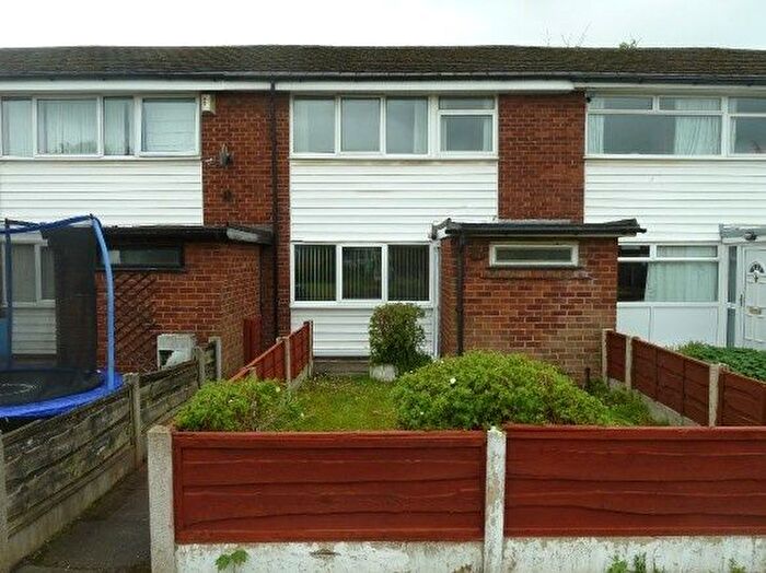 3 Bedroom Town House To Rent In Lynmouth Court, Prestwich, M25