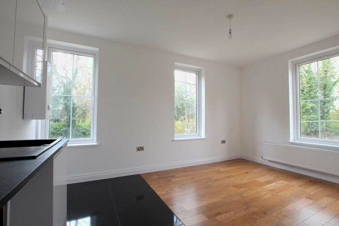 2 Bedroom Flat To Rent In Parsonage Lane, Bishops Stortford, CM23.