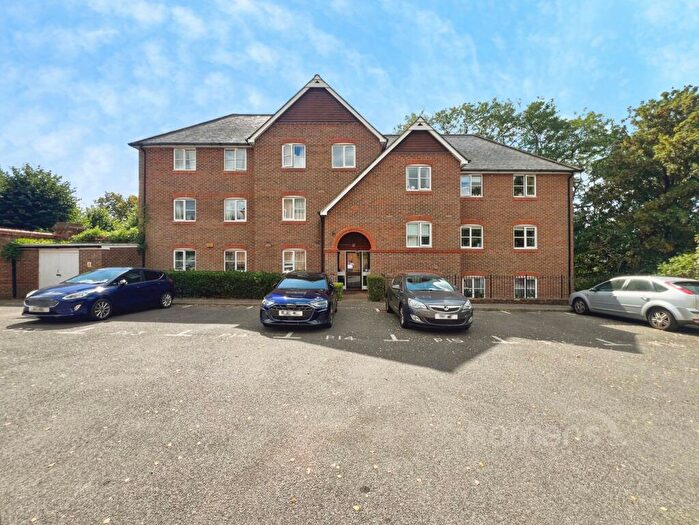 2 Bedroom Apartment For Sale In Hamilton Place, Aldershot, Hampshire, GU11