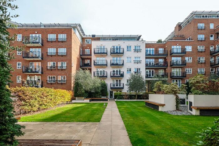 2 Bedroom Flat To Rent In Royal Quarter, Seven Kings Way, Kingston Upon Thames, KT2