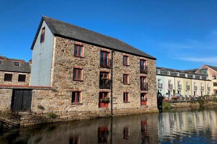 2 Bedroom Property To Rent In Harbour Village, Penryn, TR10