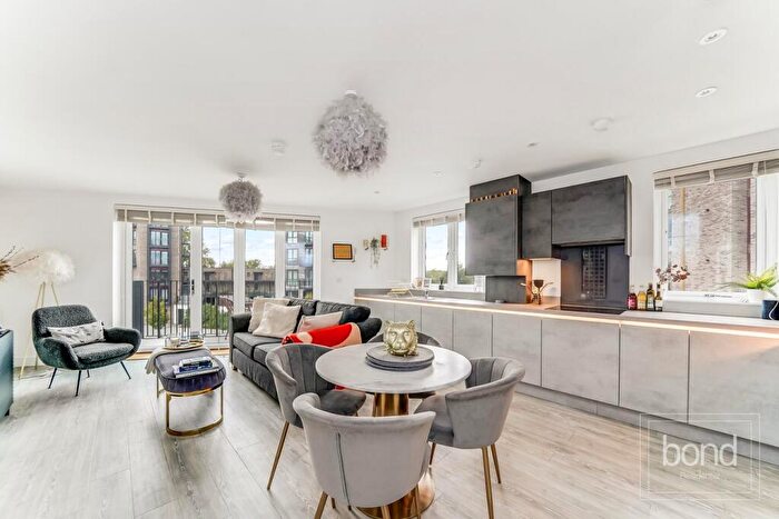 2 Bedroom Apartment For Sale In Wharf Road, Chelmsford, CM2