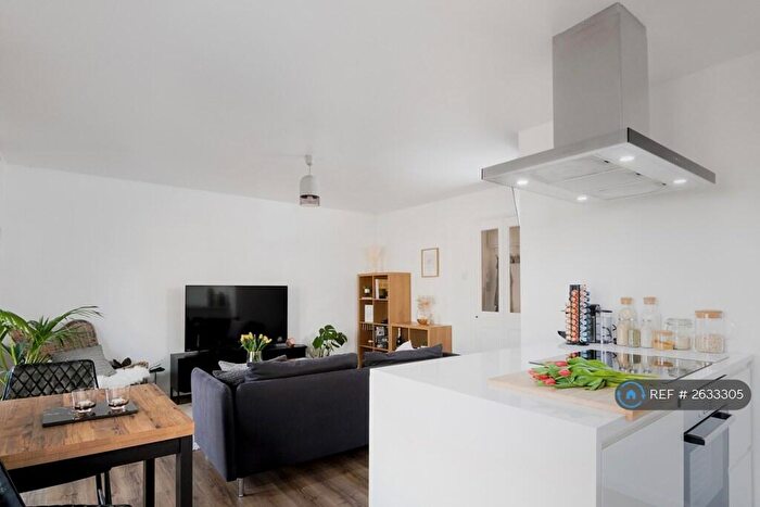 2 Bedroom Flat To Rent In Chopwell Close, London, E15