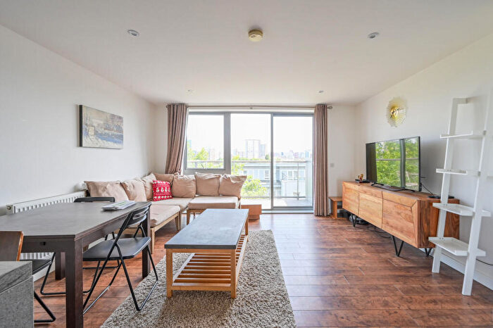 2 Bedroom Flat For Sale In Felix Point, Poplar, London, E14