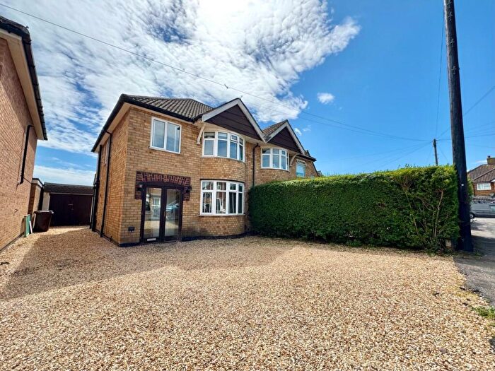 3 Bedroom Semi-Detached House For Sale In Conway Drive, Melton Mowbray, LE13