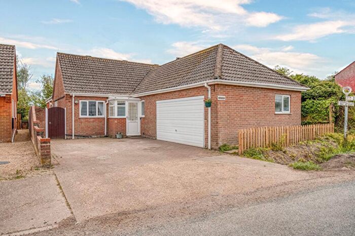 4 Bedroom Detached Bungalow For Sale In The Street, Hickling, NR12