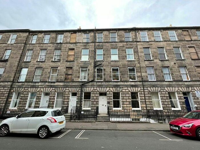 3 Bedroom Flat To Rent In Montague Street, Edinburgh, EH8