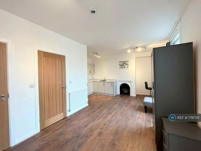 Studio To Rent In London Road, Leicester, LE2