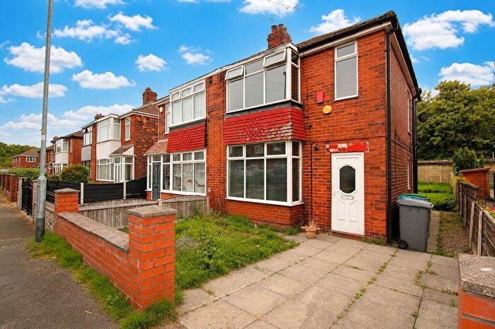 3 Bedroom Semi-Detached House For Sale In Welbeck Avenue, Chadderton, Oldham, OL9
