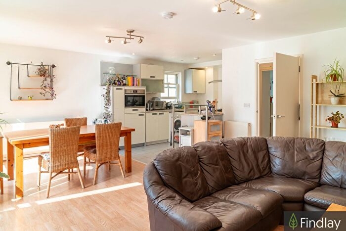 3 Bedroom Flat For Sale In Tottenham Road, London, N1