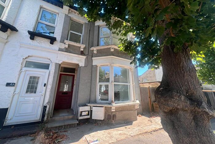 2 Bedroom Flat To Rent In Wesley Road, Southend On Sea, SS1