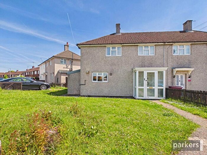 3 Bedroom Semi Detached House For Sale In Brayford Road, Reading, Berkshire, RG2