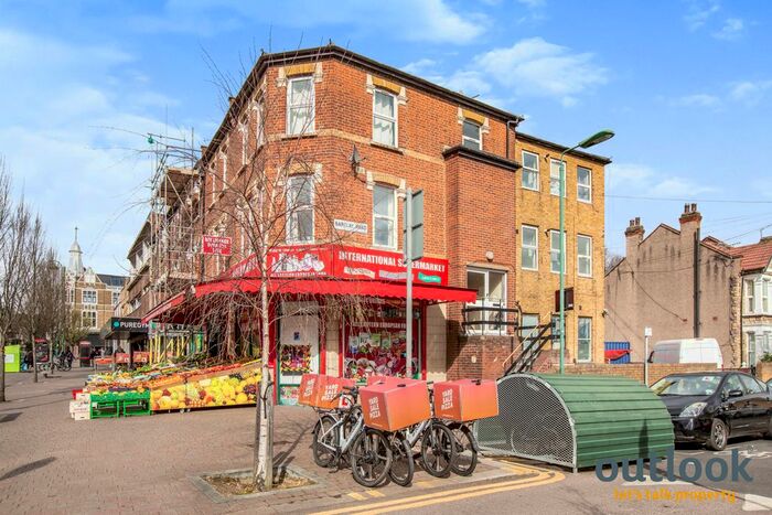 2 Bedroom Flat To Rent In High Road Leytonstone, London, E11