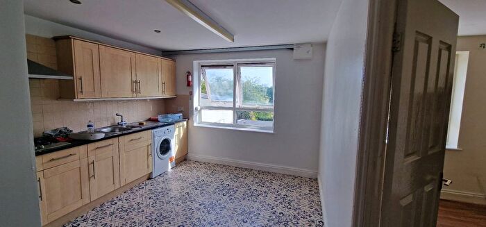 2 Bedroom Flat To Rent In Hilltop Gardens, London, NW4
