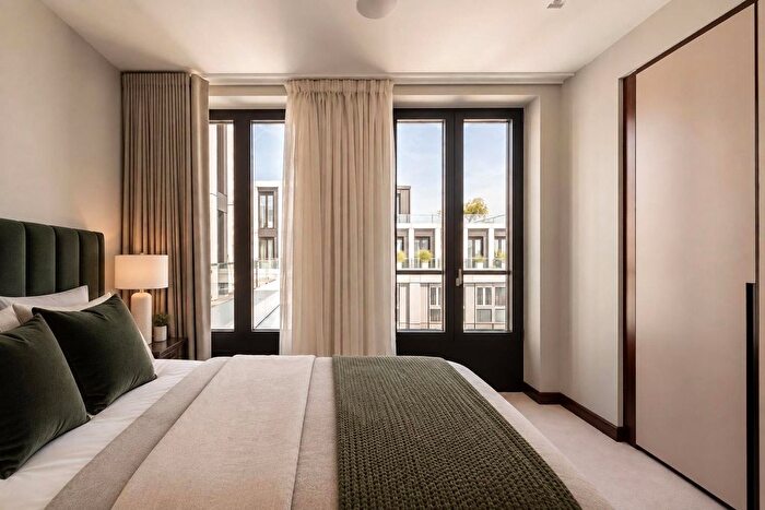 1 Bedroom Flat To Rent In Portugal Street, Lincoln Square, Covent Garden, WC2A