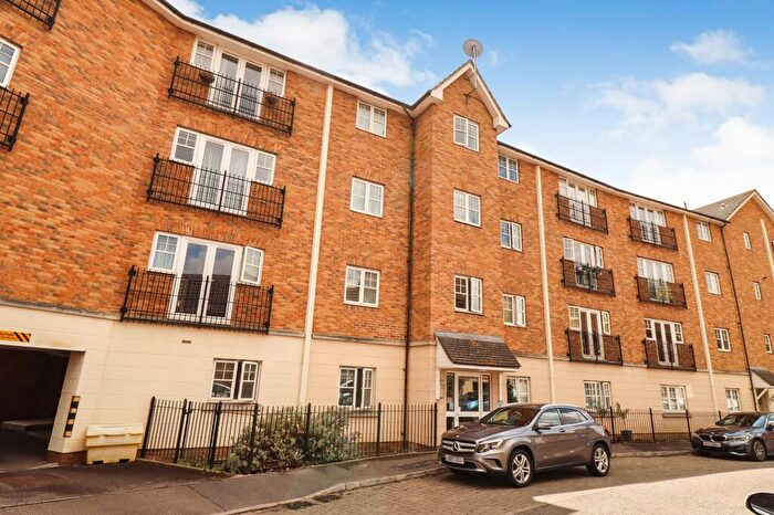 2 Bedroom Apartment For Sale In Caspian Way, Purfleet, RM19