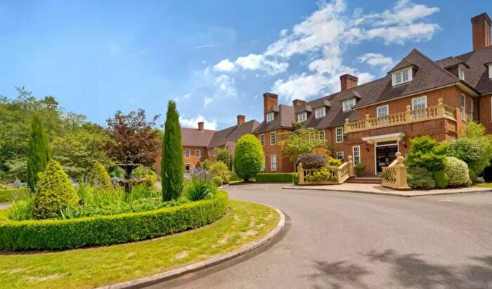 2 Bedroom Apartment To Rent In Seven Hills Road, Iver, SL0