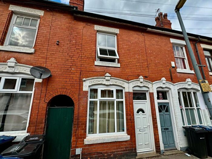 2 Bedroom House To Rent In Bank Street, B14