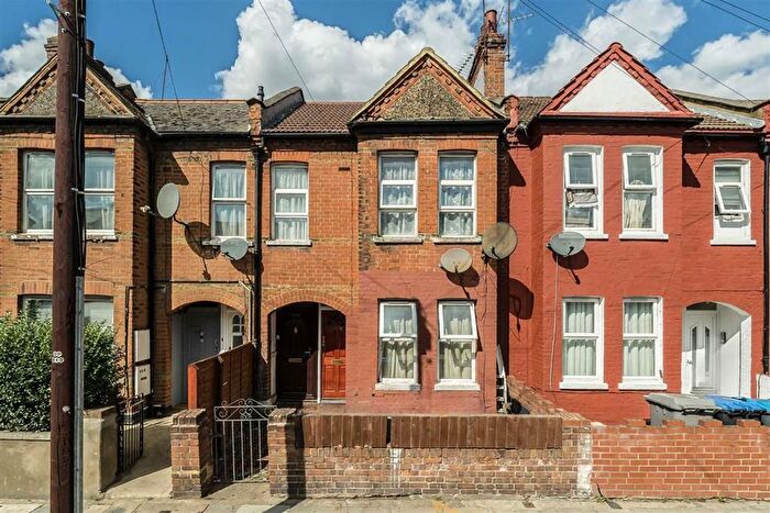 2 Bedroom Flat For Sale In Chapter Road, London, NW2