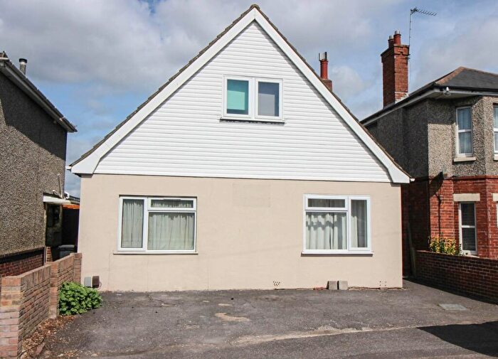 5 Bedroom Detached House To Rent In Columbia Road, Bournemouth, Dorset, BH10