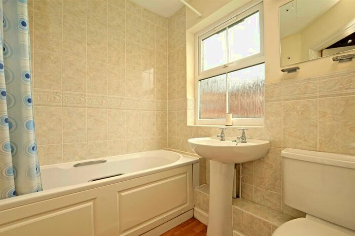3 Bedroom Flat To Rent In Venneit Close, OX1
