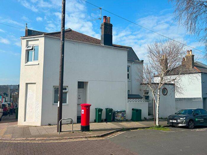 3 Bedroom Terraced House To Rent In Southover Street, Brighton, BN2