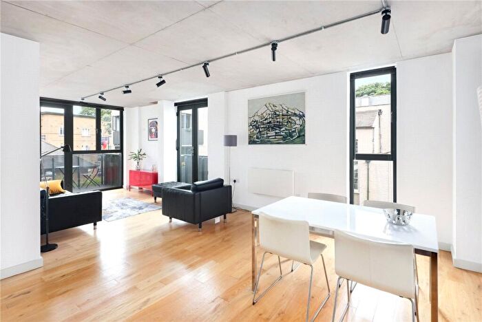 2 Bedroom Flat To Rent In Dalston Lane, Hackney, London, E8