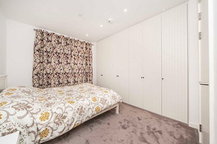 2 Bedroom Flat To Rent In Bradshaw Yard, Brentford, TW8