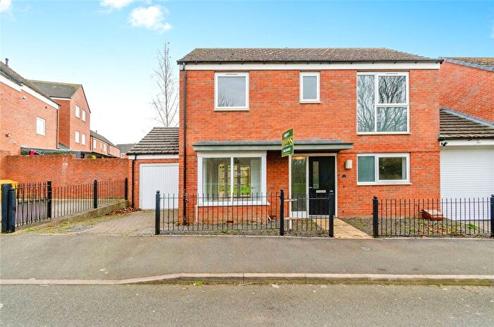 3 Bedroom Link Detached House For Sale In Mendips Close, Willenhall, West Midlands, WV12