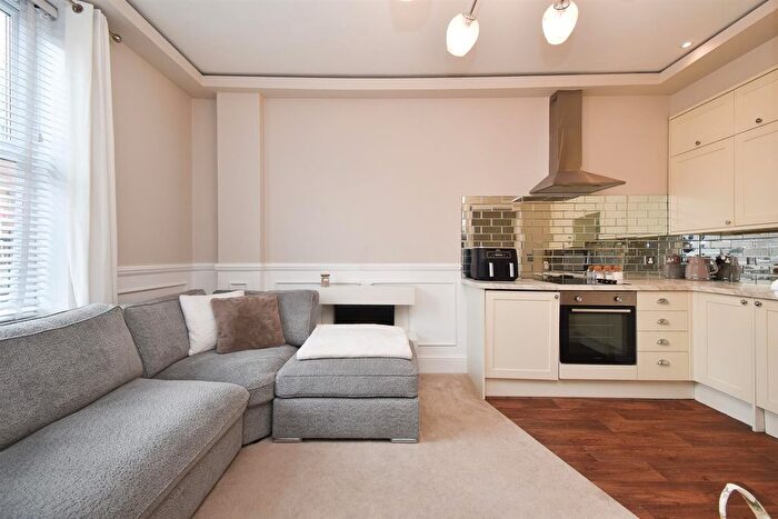 1 Bedroom Flat For Sale In Milward Road, Hastings, TN34