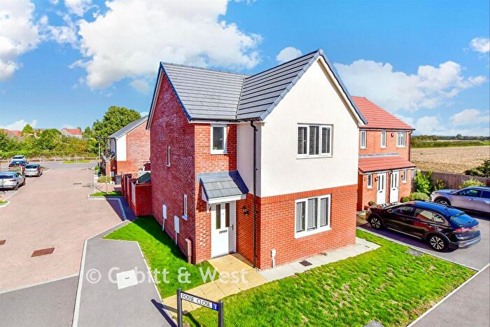 3 Bedroom Detached House For Sale In St. George's Avenue, Havant, Hampshire, PO9