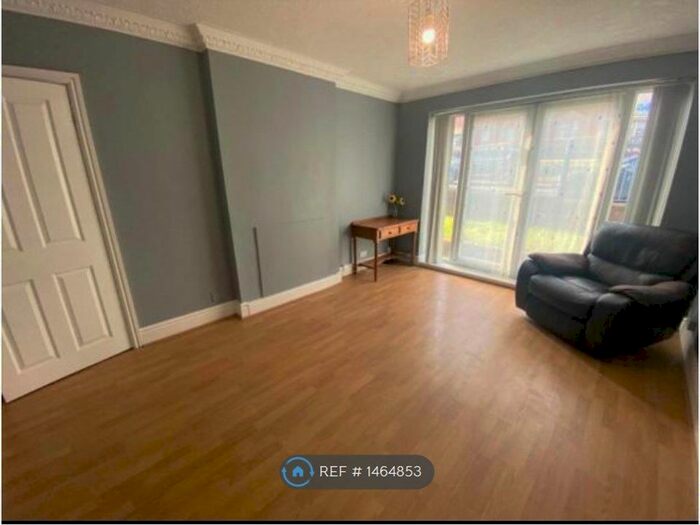 3 Bedroom Maisonette To Rent In Ladywood Middleway, Birmingham, B16