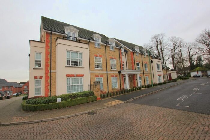2 Bedroom Flat To Rent In Fuller Close, Bushey, WD23