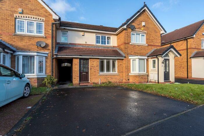 2 Bedroom Detached House To Rent In Eastwood Close, Bolton, BL3