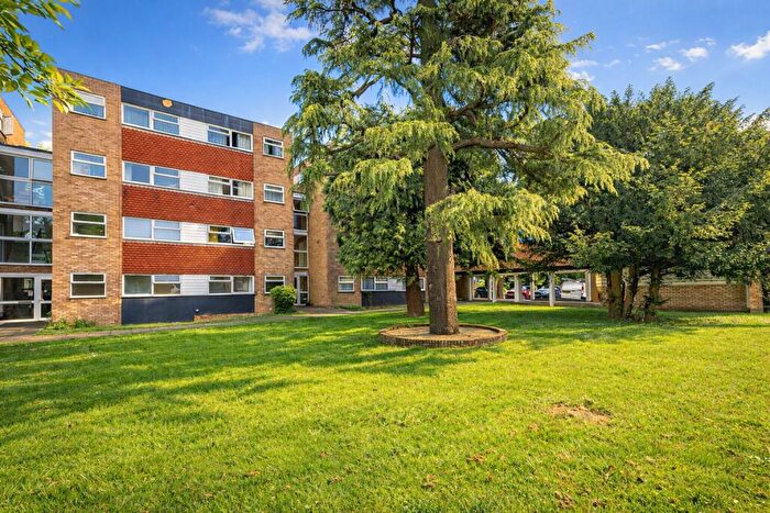 1 Bedroom Apartment For Sale In The Cedars, Milton Road, Harpenden, Hertfordshire, AL5